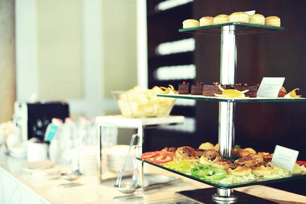 Morrissey Hotel Джакарта Екстериор снимка