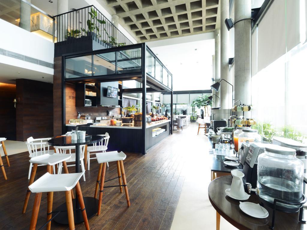 Morrissey Hotel Джакарта Екстериор снимка
